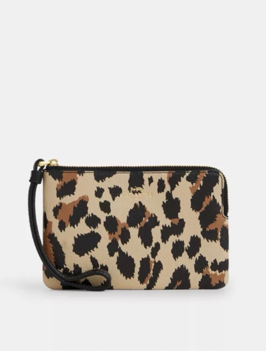 Coach Handbags - 🤎🖤Coach NWT Leopard Print Corner Zip Wristlet With Gold Hardware